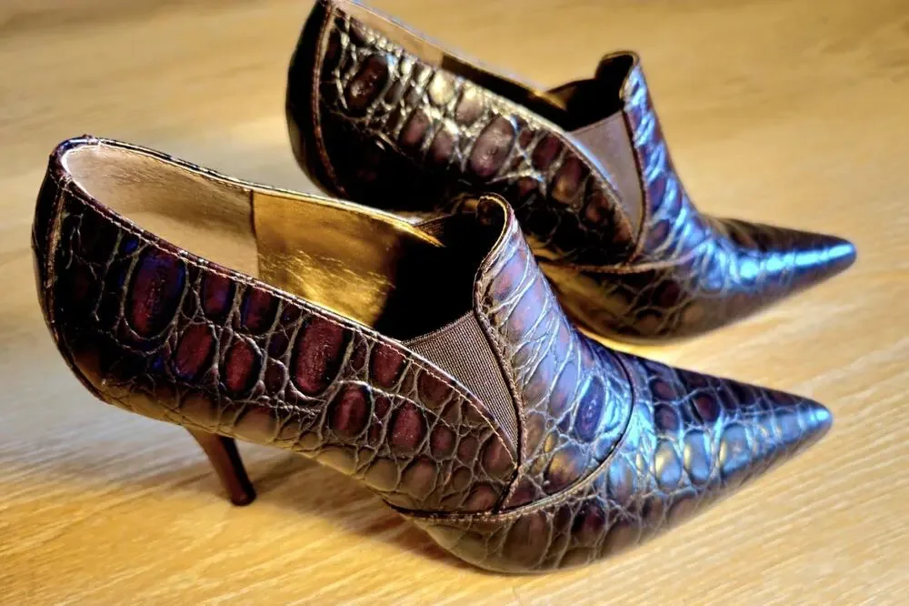 Talbots Heels Womens Size 7B Leather Pointed Toe